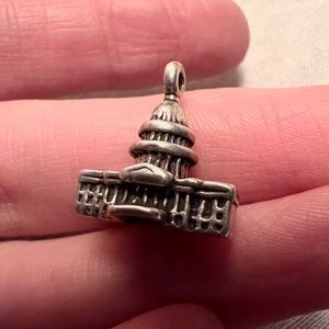 Vintage solid sterling silver Capitol Building Washington D.C. charm pendant